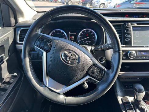 Used 2019 Toyota Highlander XLE image 20
