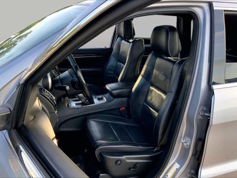 Used 2020 Jeep Grand Cherokee Overland AWD/4WD image 8