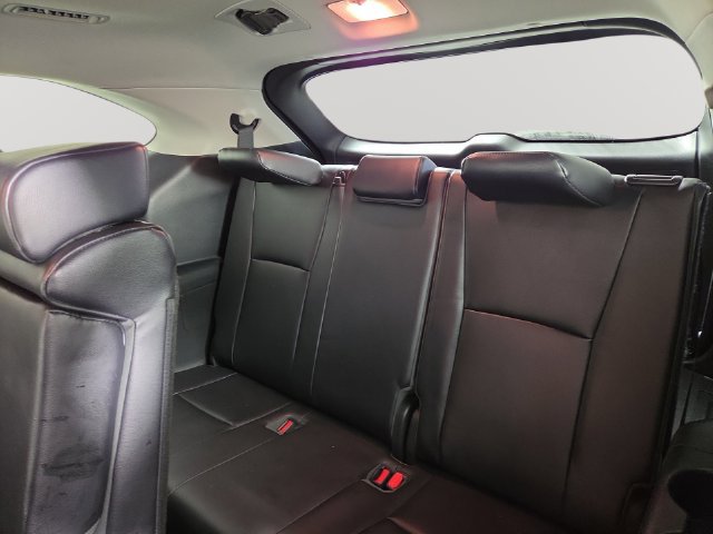 Used 2022 Toyota Highlander XLE FWD image 16