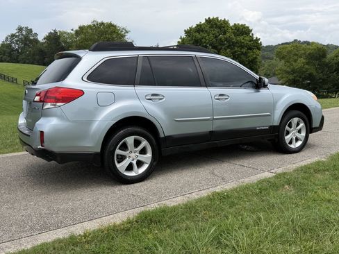 Used 2013 Subaru Outback 2.5i Premium w/ All-Weather Pkg AWD/4WD image 12