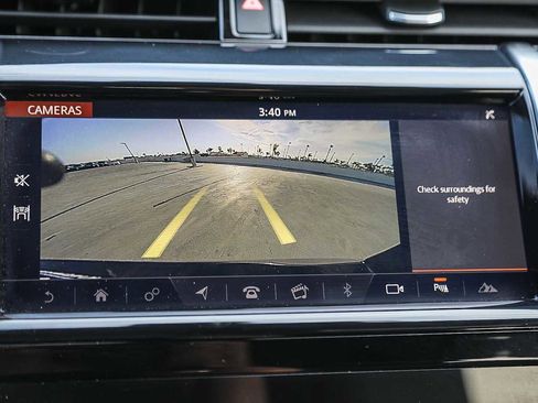 Used 2020 Land Rover Discovery Sport SE image 23