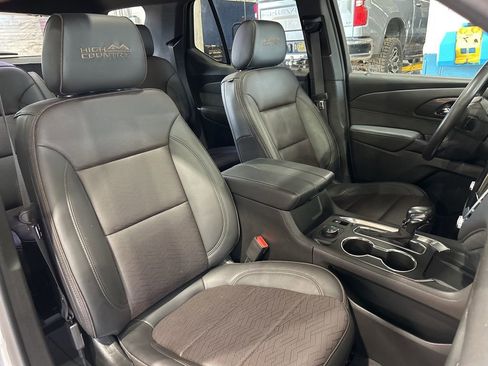 Used 2022 Chevrolet Traverse High Country image 51