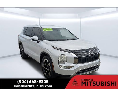Used 2023 Mitsubishi Outlander SE image 1