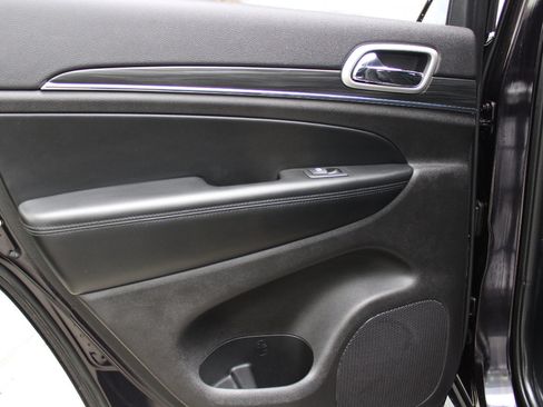 Used 2020 Jeep Grand Cherokee Limited w/ Luxury Group II image 26