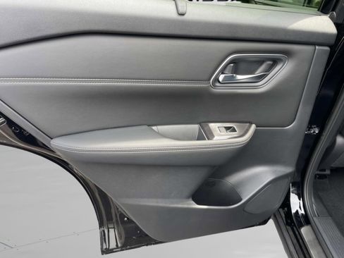 New 2026 Nissan Rogue Platinum AWD/4WD image 13