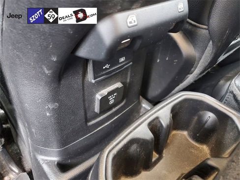 Used 2019 Jeep Wrangler Unlimited Rubicon w/ Dual Top Group image 12