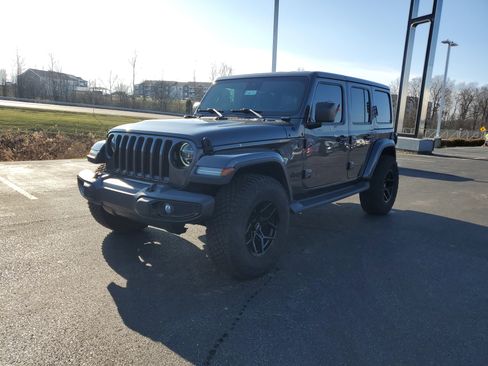 Used 2021 Jeep Wrangler Unlimited Sahara image 9