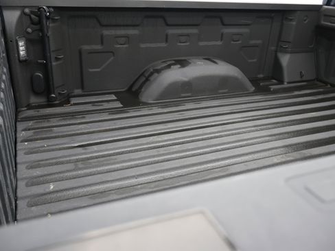 Used 2022 GMC Sierra 2500 SLE w/ SLE Value Package; AWD/4WD image 5