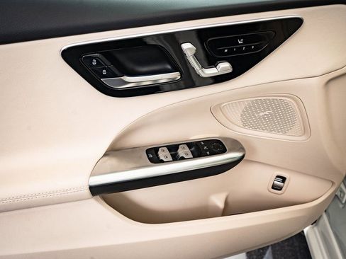 Used 2025 Mercedes-Benz C 300 4MATIC Sedan image 24