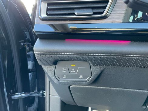 Used 2024 Volkswagen Atlas SEL Premium R-Line image 12