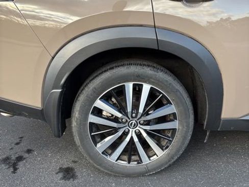 Used 2024 Nissan Pathfinder Platinum image 30