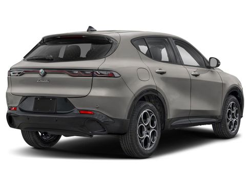 Used 2025 Alfa Romeo Tonale image 2