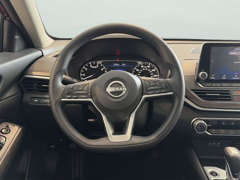 Used 2024 Nissan Altima 2.5 SV FWD image 14