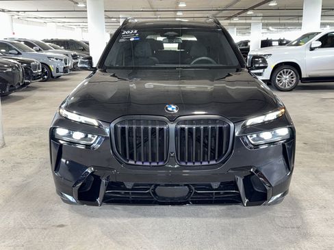 Used 2025 BMW X7 xDrive40i w/ M Sport Package AWD/4WD image 3