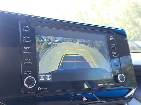 Used 2022 Toyota Venza LE image 23