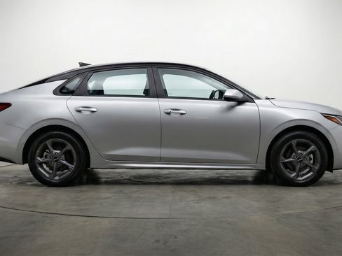 Used 2025 Kia K4 FWD image 11