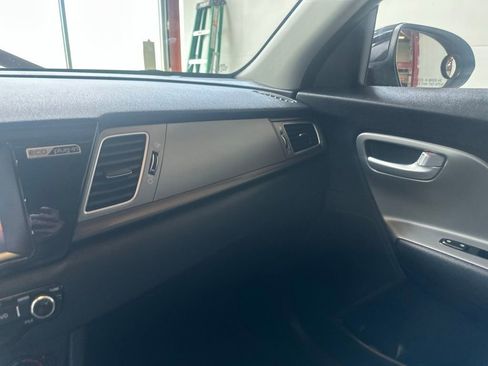 Used 2019 Kia Niro LX FWD image 19