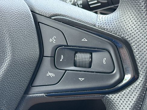 Used 2025 Chevrolet Trax LT FWD image 19