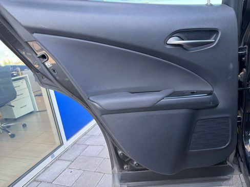 Used 2022 Lexus UX 200 w/ Accessory Package (Z1) FWD image 21