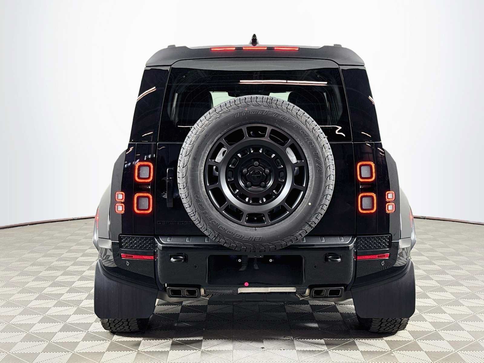 New 2026 Land Rover Defender 110 OCTA AWD/4WD image 6