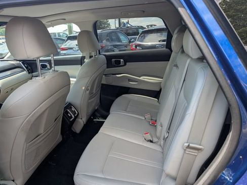 Used 2022 Kia Sorento S w/ Panoramic Sunroof Package FWD image 9