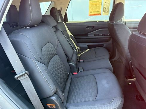 Used 2023 Nissan Pathfinder SV AWD/4WD image 6