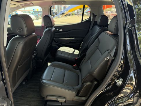 Used 2023 GMC Acadia SLT w/ Elevation Edition FWD image 12