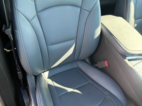 Used 2023 Buick Enclave Essence AWD/4WD image 24