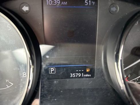 Used 2021 Nissan Rogue Sport SV w/ Technology Package image 11