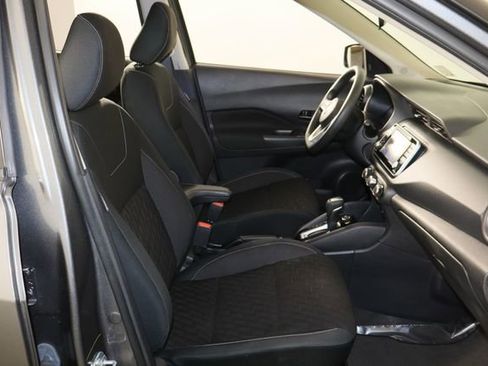 Used 2021 Nissan Kicks S image 19