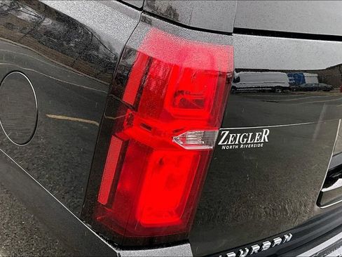 Used 2019 Chevrolet Suburban LT image 30