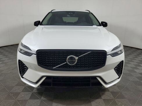 Used 2025 Volvo XC60 B5 Plus image 2