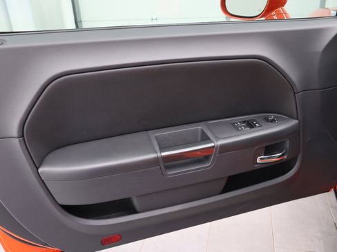 Used 2009 Dodge Challenger R/T RWD image 32