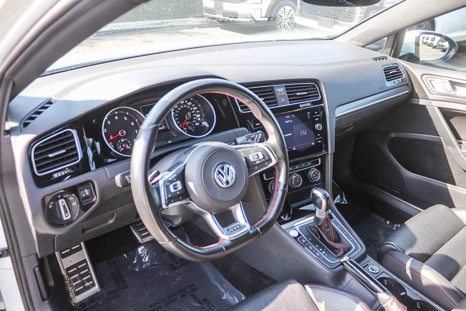 Used 2019 Volkswagen GTI SE FWD image 22