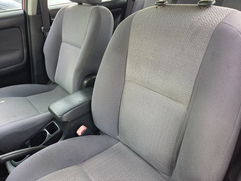 Used 2004 Toyota Matrix FWD image 18