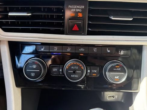 Used 2019 Volkswagen Jetta SEL Premium FWD image 28