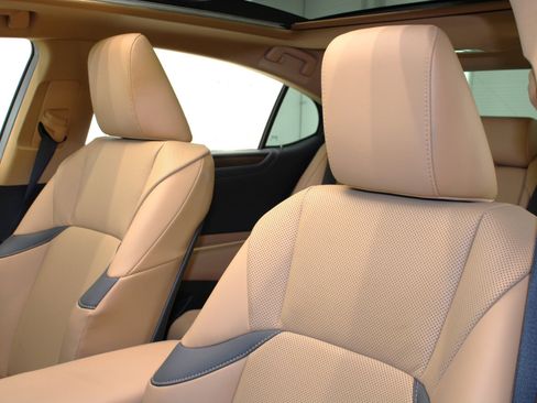 Used 2022 Lexus ES 350 Premium image 34