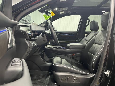 Certified 2025 Buick Enclave Avenir w/ Super Cruise Package image 13