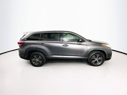 Used 2019 Toyota Highlander LE image 10