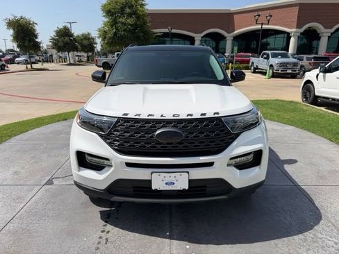 Used 2020 Ford Explorer Limited RWD image 2