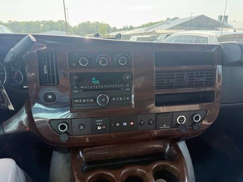 Used 2017 GMC Savana 2500 RWD image 14