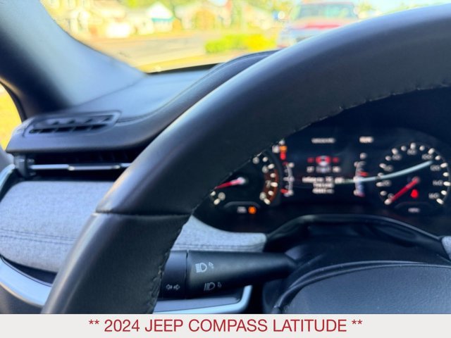 Used 2024 Jeep Compass Latitude AWD/4WD image 14