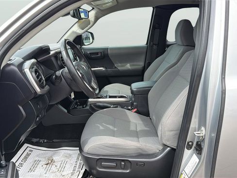 Used 2020 Toyota Tacoma SR5 w/ Blackout Package image 11