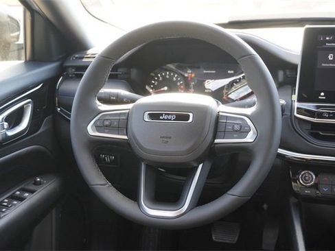 New 2026 Jeep Compass Latitude image 18