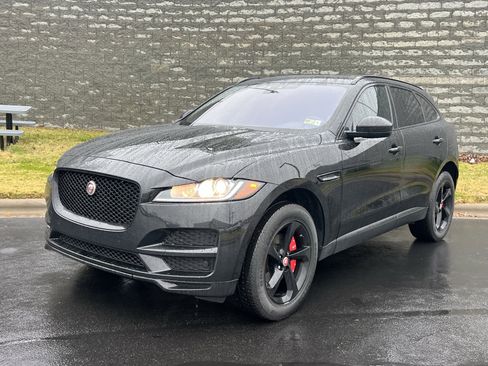 Used 2019 Jaguar F-PACE Premium image 2