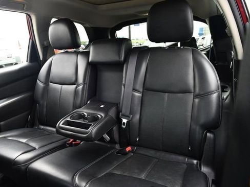Used 2017 Nissan Pathfinder Platinum w/ Family Entertainment Package AWD/4WD image 28