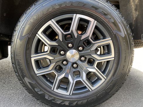 Used 2023 Chevrolet Colorado LT w/ LT Convenience Package III image 41