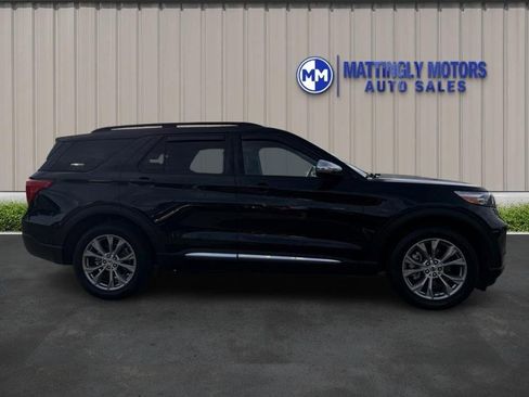 Used 2022 Ford Explorer XLT w/ Equipment Group 202A image 2