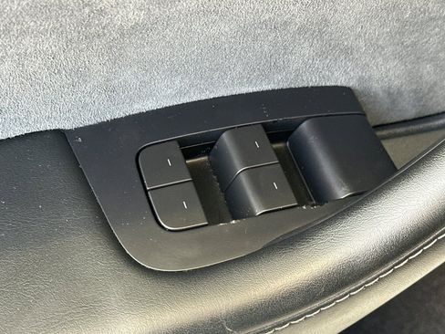 Used 2023 Tesla Model Y Long Range AWD/4WD image 12