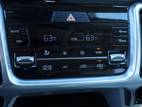 Used 2022 Kia Sorento SX Prestige w/ Panoramic Sunroof Package image 9